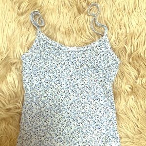 Super cute brandy Melville tank top!!